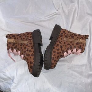 Cat & Jack Animal Print Non Marking Lace Up Boots size 5